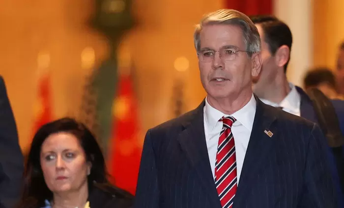 Και ο Μπέσεντ στη λίστα για επόμενο «κεφάλι» της Fed, λέει το Bloomberg