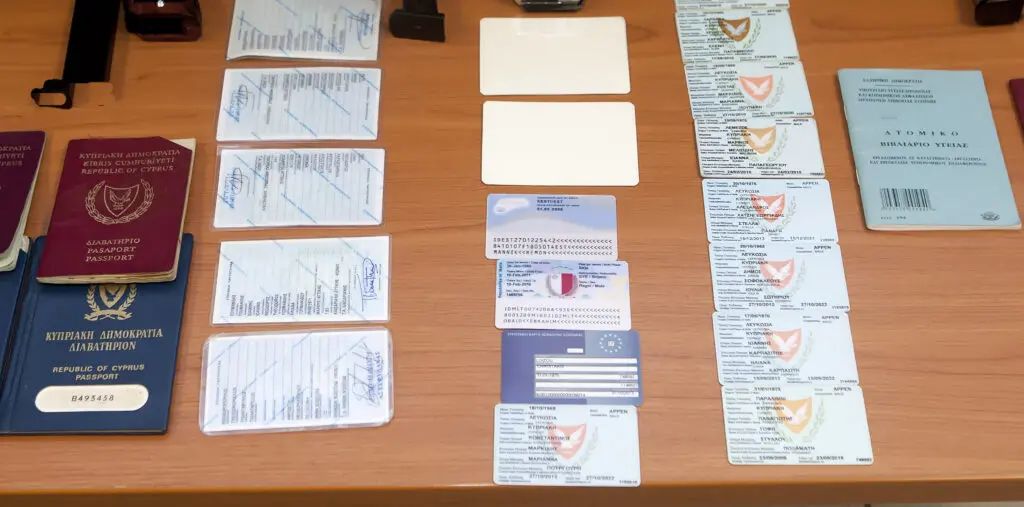 Εξαρθρώθηκε σπείρα πλαστών ταξιδιωτικών εγγράφων στην Πάφο