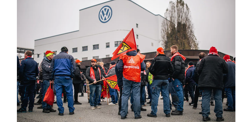 Volkswagen: Κίνα, δασμοί και ηλεκτροκίνηση «στριμώχνουν» την αυτοκινητοβιομηχανία – Στους δρόμους οι εργαζόμενοι