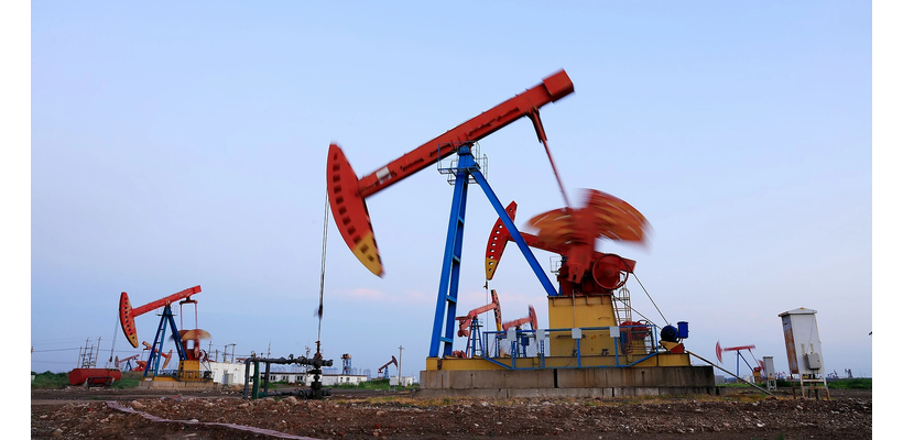Πετρέλαιο: Πάνω από τα $93 το Brent με άλμα 6% στην εβδομάδα – «Καύσιμο» στο ράλι η D-Day Τραμπ κατά του Ιράν