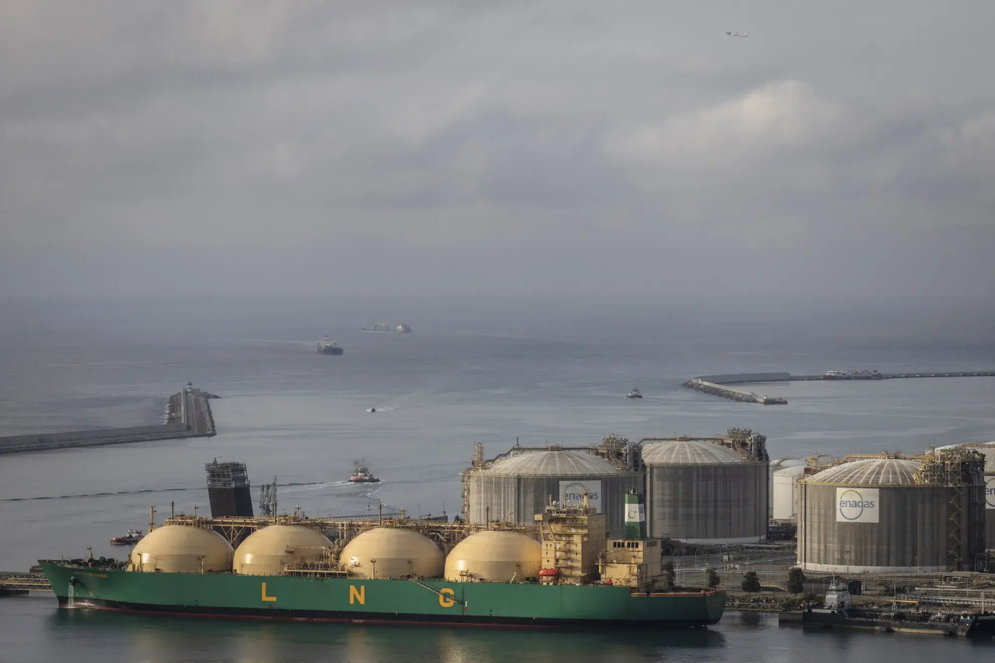 Φυσικό αέριο: Άλμα 150% στις τιμές στην Ευρώπη – Ανησυχία για τον χειμώνα – Πόσο γεμάτες είναι οι αποθήκες