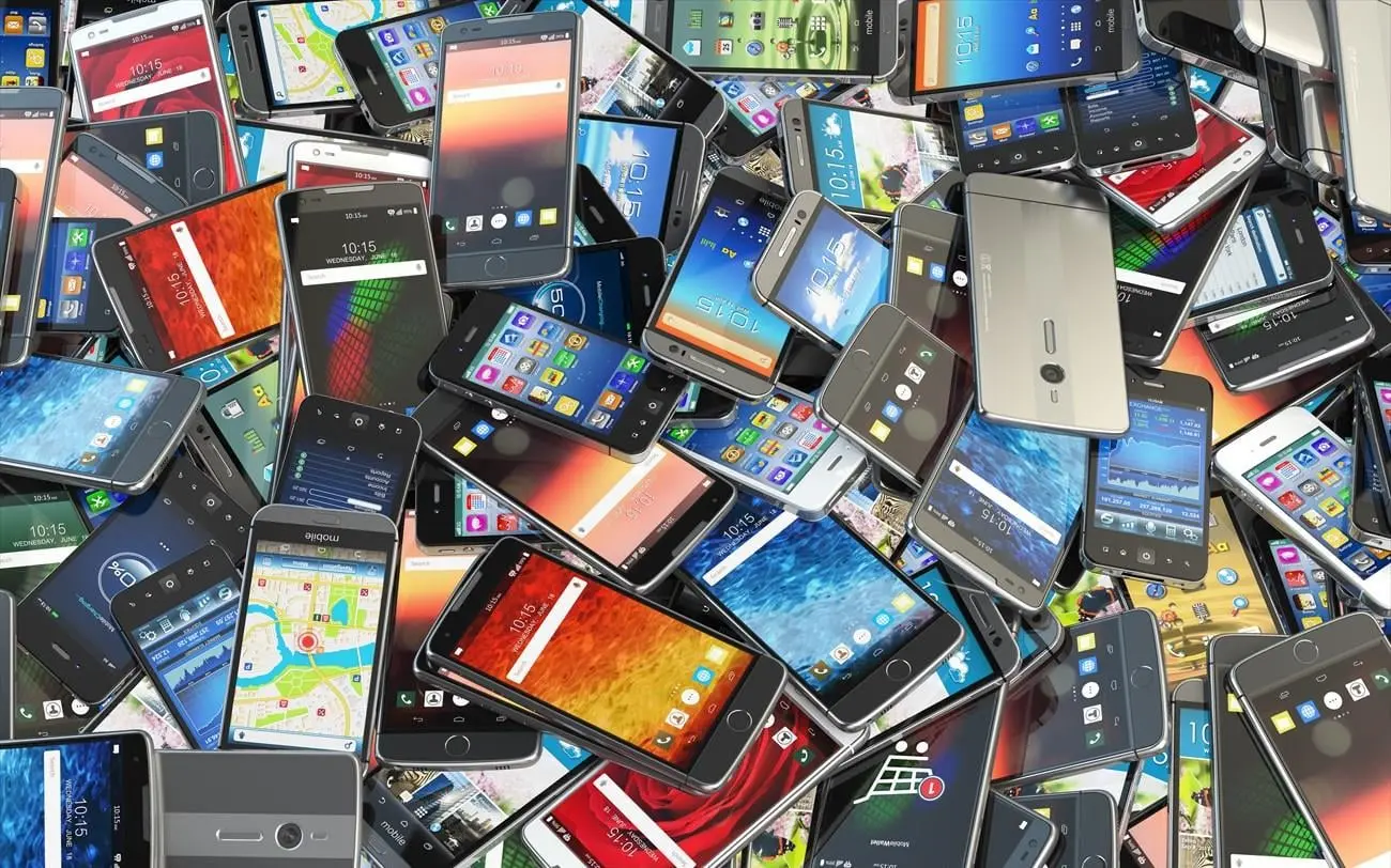 Η ΕΕ βάζει νέους κανόνες στη βιομηχανία κινητών τηλεφώνων για πιο ανθεκτικές και οικολογικές συσκευές