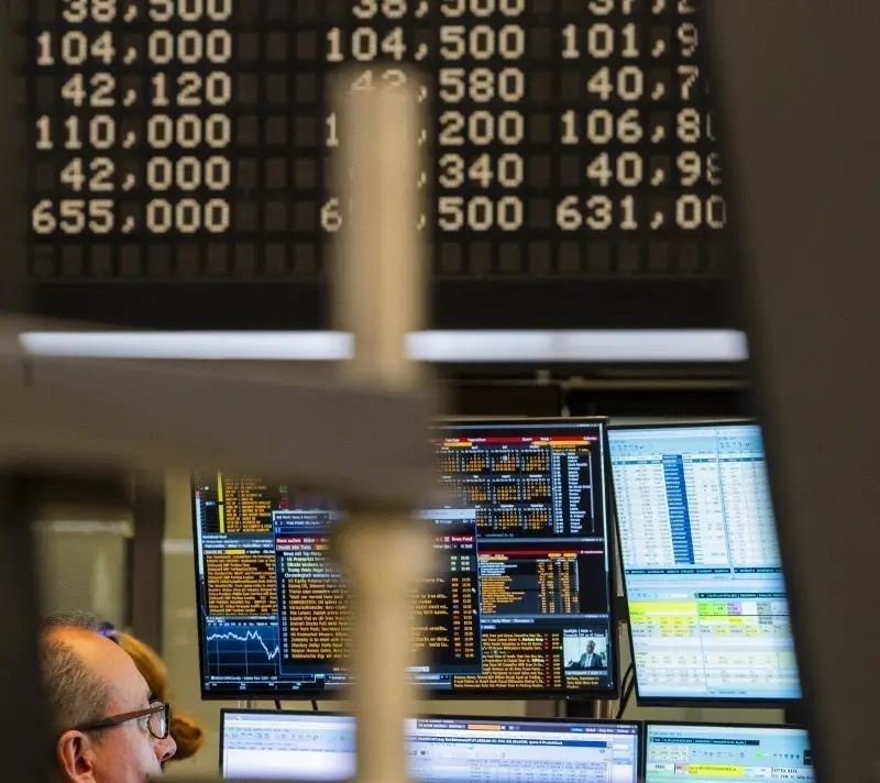 Ευρωπαϊκά χρηματιστήρια: Μικρές μεταβολές με το βλέμμα σε Meta και Tesla