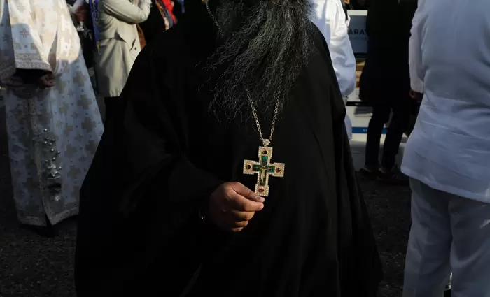 Πόσα πληρώνει το κράτος για μισθούς κληρικών;