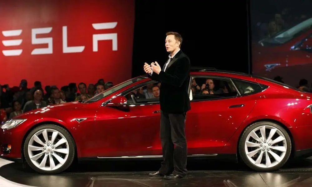 Tesla: Κατάρρευση πωλήσεων 40% στην Ευρώπη - Άνοδος ρεκόρ για την κινεζική BYD