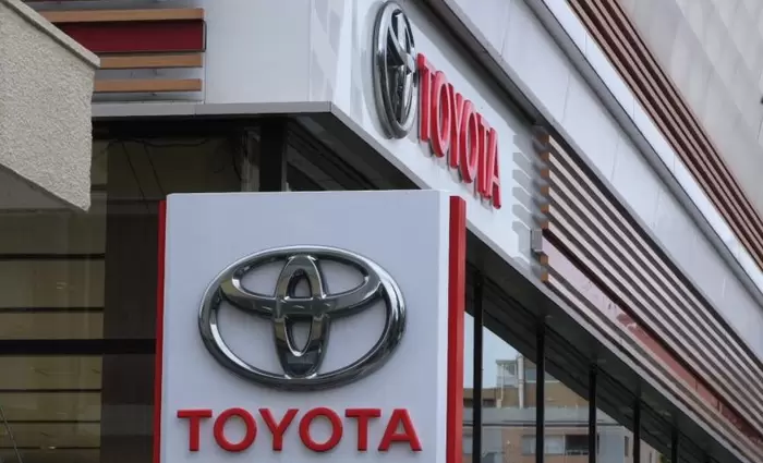 Toyota: Δεύτερο μηνιαίο ρεκόρ πωλήσεων λόγω ζήτησης στις ΗΠΑ και επερχόμενων δασμών