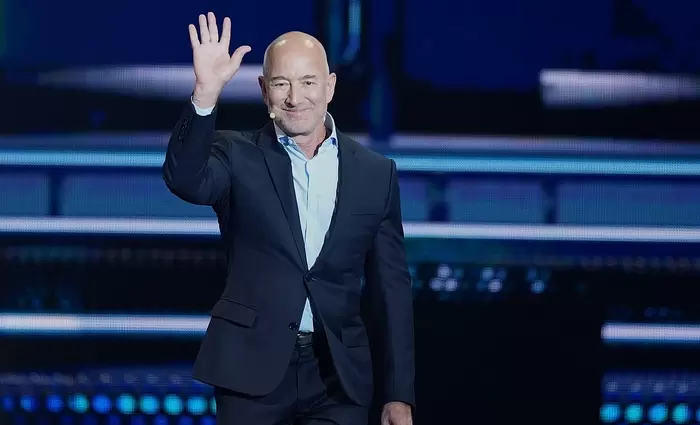 Τζεφ Μπέζος: Το μυστικό fund των $100 δισ. που θα αλλάξει τα πάντα στη βιομηχανία και στην Τεχνητή Νοημοσύνη