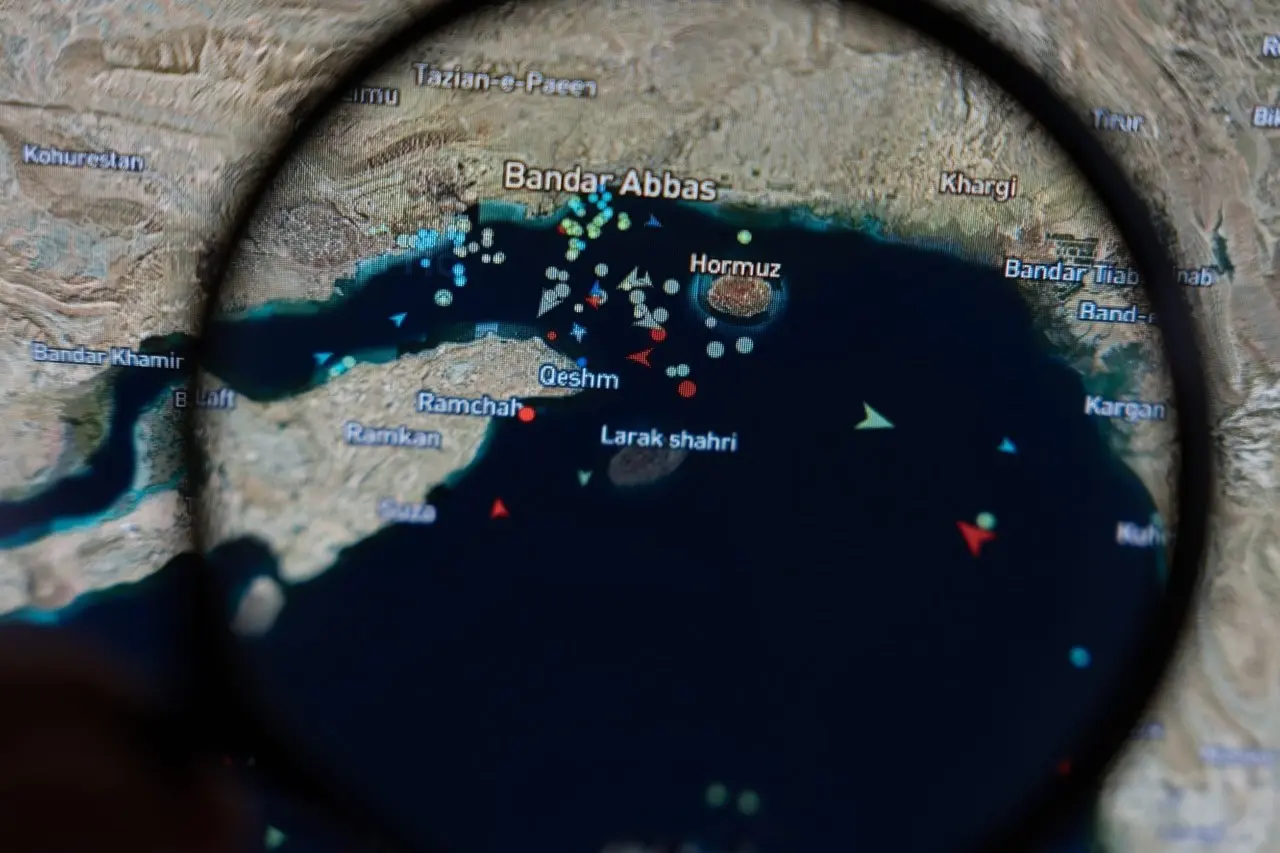 Πόλεμος στο Ιράν: Ο λογαριασμός φτάνει στους Αμερικανούς καταναλωτές – Στα ύψη η πολιτική πίεση στον Τραμπ