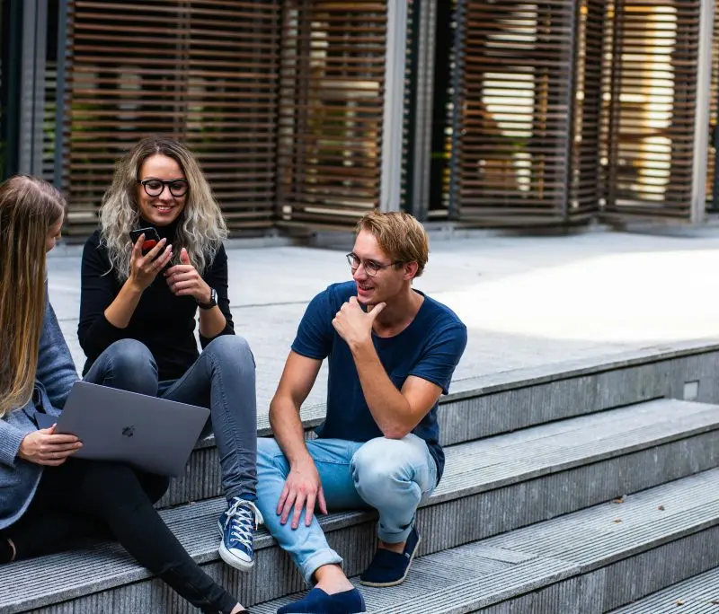 Deloitte: GenZ & Millennials επιδιώκουν την πρόοδο με τους δικούς τους όρους – Ποια η εικόνα στην Ελλάδα