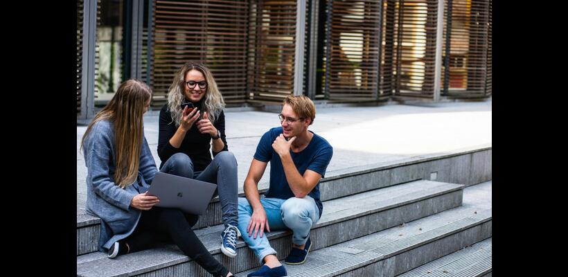 Deloitte: GenZ & Millennials επιδιώκουν την πρόοδο με τους δικούς τους όρους – Ποια η εικόνα στην Ελλάδα