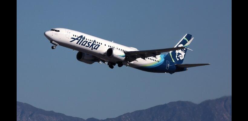 Alaska Air: «Παγώνει» τις προβλέψεις για το 2026 λόγω εκτίναξης του κόστους καυσίμων