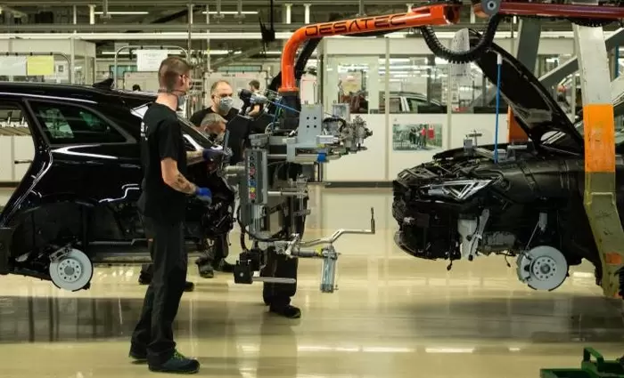 Έσπασε αρνητικό ρεκόρ 65 χρόνων η παραγωγή αυτοκινήτων