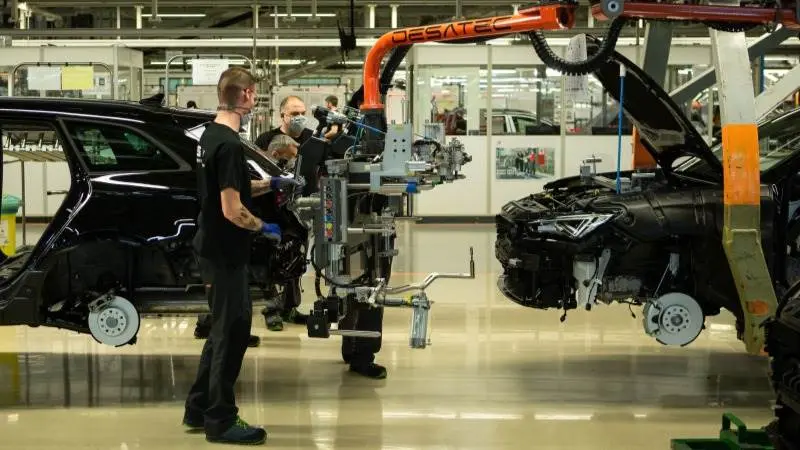 Έσπασε αρνητικό ρεκόρ 65 χρόνων η παραγωγή αυτοκινήτων