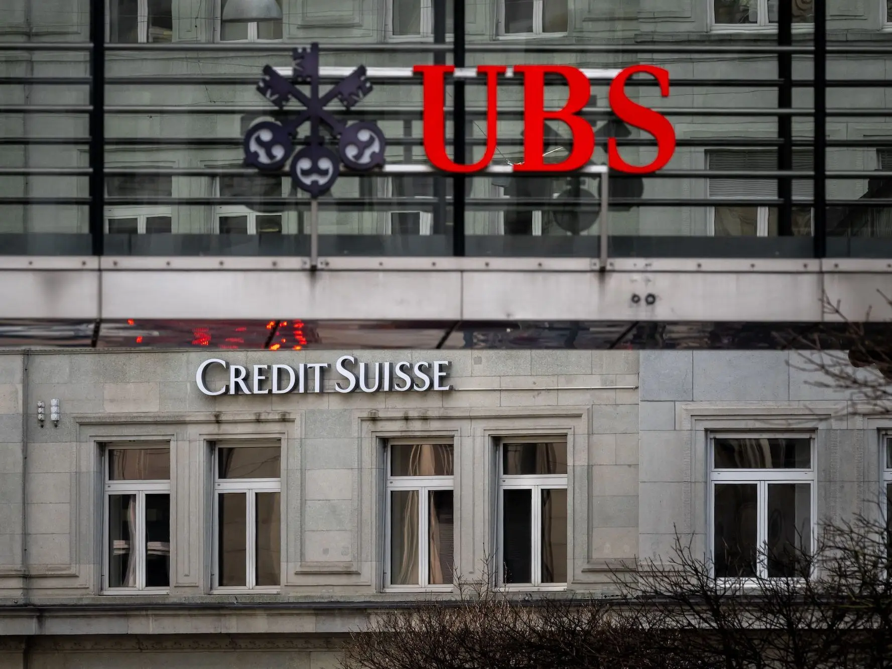 Αγωγή μετοχών της Credit Suisse κατά της εξαγοράς από τη UBS