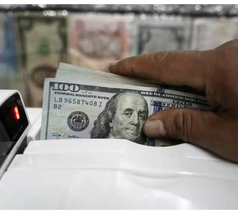 Ο πόλεμος ενίσχυσε το μερίδιο του δολαρίου στο παγκόσμιο εμπόδιο