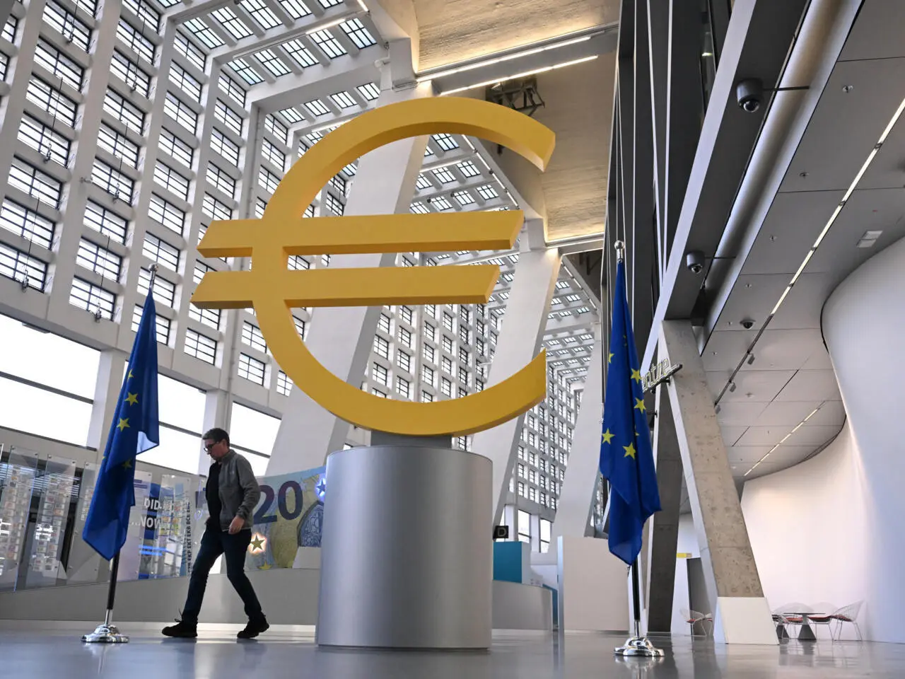 ΕΚΤ: Ο πληθωρισμός επιμένει και ενισχύει τα σενάρια αύξησης επιτοκίων – Τι θα δείξουν τα νέα στοιχεία