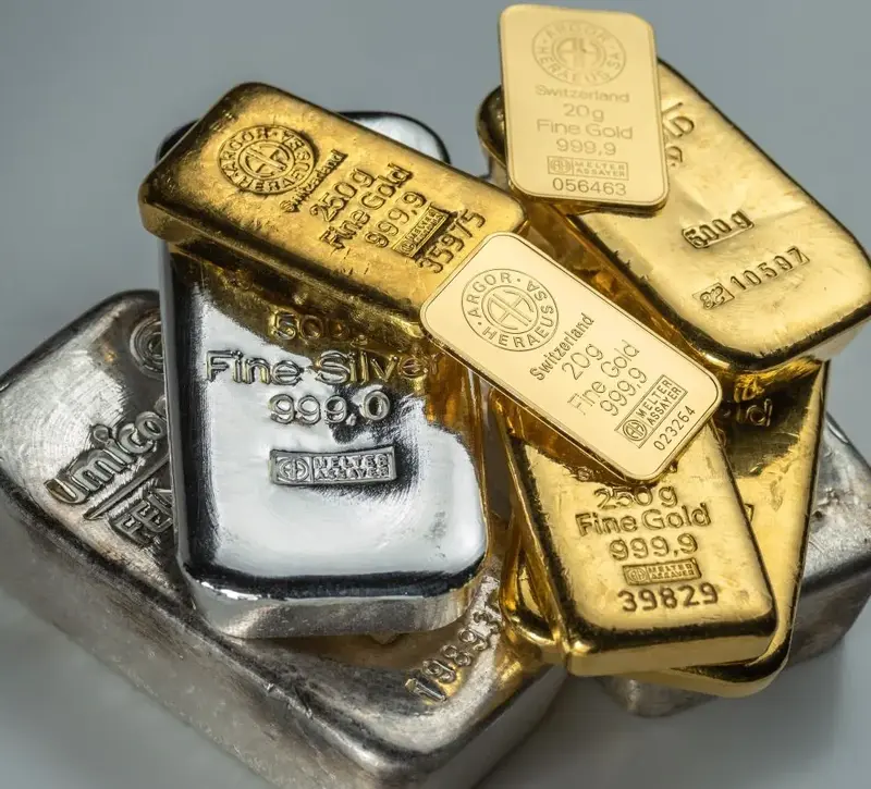 Σε ελεύθερη πτώση χρυσός, ασήμι και πλατίνα – Κάτω από τα $4.200 το κίτρινο μέταλλο