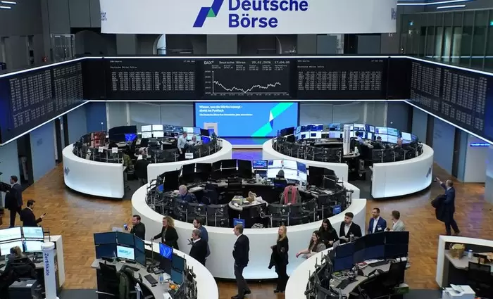 Ο Τραμπ πρασινίζει τα ευρωπαϊκά ταμπλό με ράλι στις ταξιδιωτικές μετοχές – Πτώση 8% στις τιμές του brent