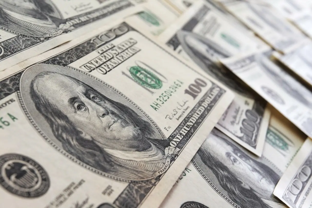 Σε νέο υψηλό έτους το δολάριο: Ο πόλεμος ΗΠΑ-Ιράν ενισχύει το ασφαλές καταφύγιο