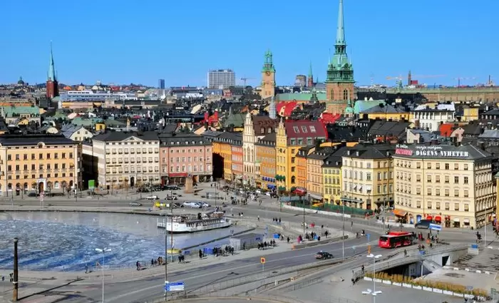 Η Σουηδία μειώνει προσωρινά τον φόρο στα καύσιμα ως ανάχωμα στις επιπτώσεις του πολέμου