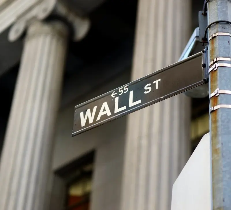 Wall Street: Στάση αναμονής με το βλέμμα στη σύνοδο ΗΠΑ-Κίνας και στη Μέση Ανατολή