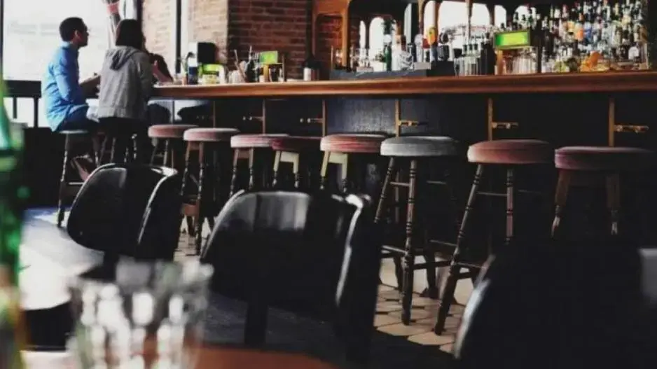 «Θα αναζητούμε κόσμο στα κέντρα» -  «Κανένα συμφέρον δεν εξυπηρετώ»: Κορυφώνεται η κόντρα για τα ωράρια