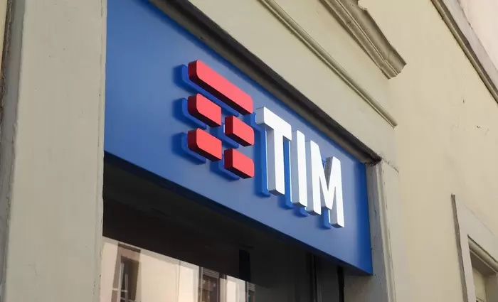 Πρόταση-μαμούθ 10,8 δισ. ευρώ της Poste για την πλήρη εξαγορά της Telecom Italia