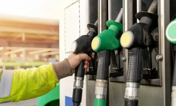 Πέρασε ομόφωνα η μείωση του φόρου στα καύσιμα – Σε ισχύ από τα μεσάνυχτα του Σαββάτου