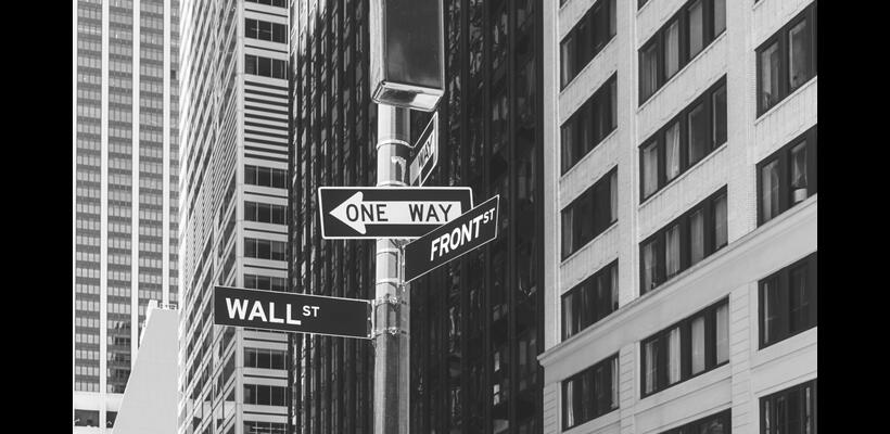 Wall Street: Απότομη αλλαγή σκηνικού και ισχυρές απώλειες μετά το διάγγελμα Τραμπ