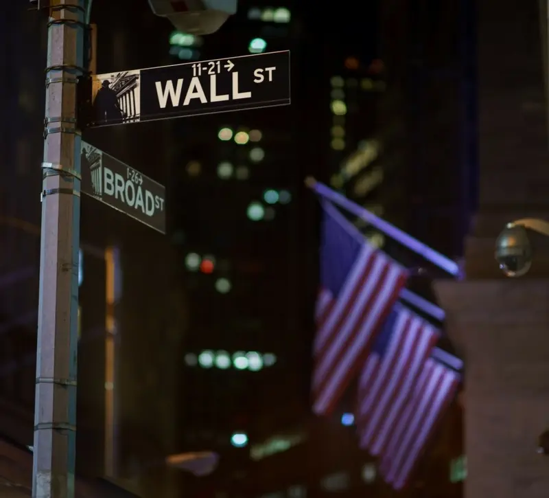 Wall Street: «Βουτιά» μετά τις επιθέσεις στο Ιράν – Στα ύψη ο δείκτης φόβου