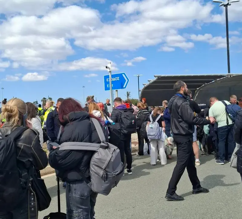 Αναστάτωση σε Πάφο και Ακρωτήρι - Εκκένωση αεροδρομίου και απογείωση μαχητικών