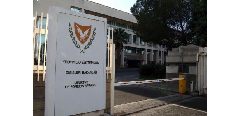 ΥΠΕΞ: Θετική εξέλιξη για την Κύπρο οι νέες ταξιδιωτικές οδηγίες ΗΠΑ και Βρετανίας
