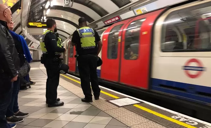 Λονδίνο: Διαδηλωτές για το κλίμα διέκοψαν δρομολόγια τρένων