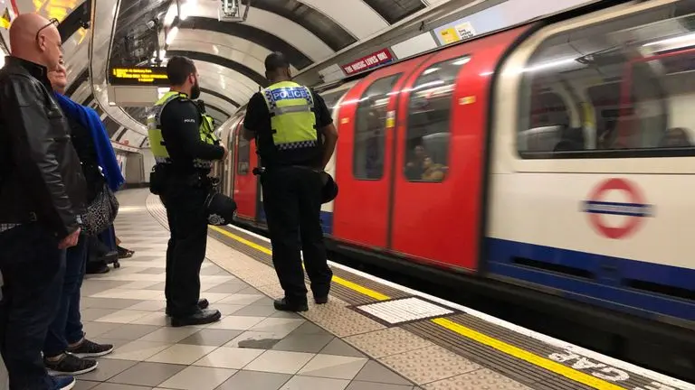 Λονδίνο: Διαδηλωτές για το κλίμα διέκοψαν δρομολόγια τρένων