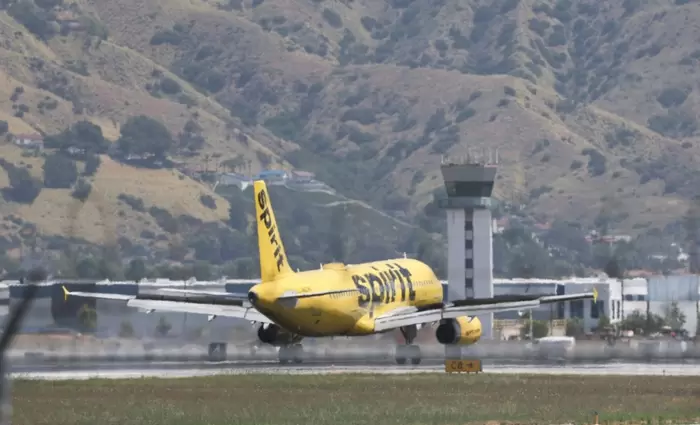 Τίτλοι τέλους για Spirit Airlines μετά το ναυάγιο των συνομιλιών με την κυβέρνηση Τραμπ – Ακυρώθηκαν όλες οι πτήσεις