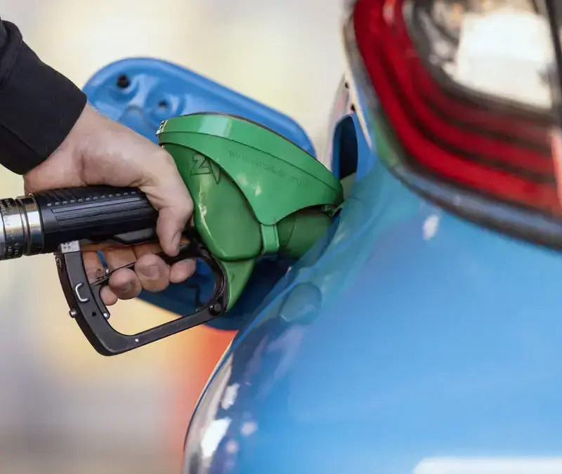 Μεγάλες αποκλίσεις στις τιμές καυσίμων: Έως 39,5 σεντ διαφορά στην αμόλυβδη 98