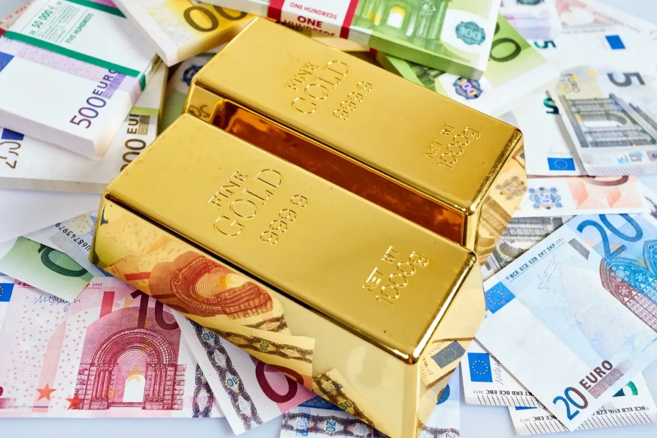 Χρυσός: Κάτω από τα $4.100 η ουγκιά - Ισχυρό δολάριο και πληθωρισμός πιέζουν την αγορά