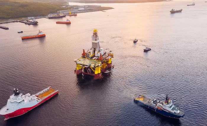 Ρωσία και Ιράν ρίχνουν τις τιμές για να καταφέρουν να πουλήσουν το πετρέλαιό τους στην Κίνα