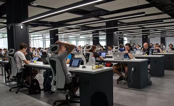 Από μια κλωστή κρέμονται 50 εκ. θέσεις εργασίας