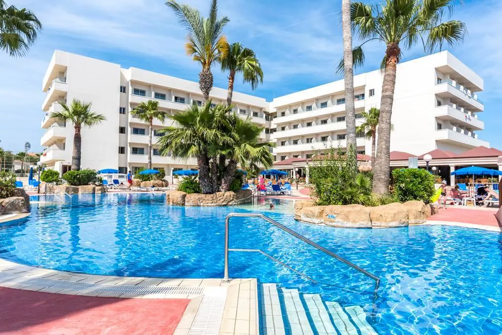 Αγία Νάπα όπως... παλιά - Γέμισαν τα ξενοδοχεία