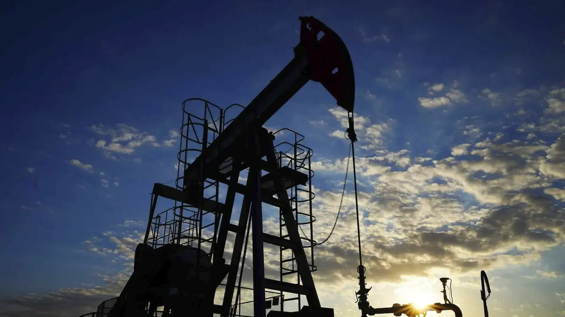 Πετρέλαιο: Στα 105 δολάρια το Brent καθώς οι αγορές παραμένουν επιφυλακτικές