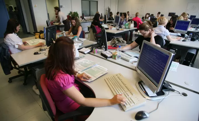 Ανακοινώνεται η απόφαση για τις αποκοπές της κρίσης στο Δημόσιο