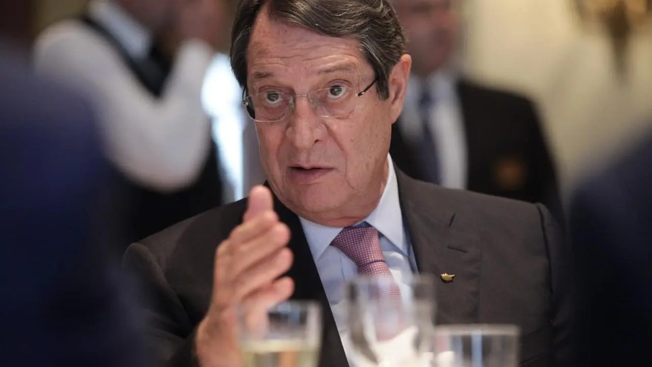 ΠτΔ: Έχει εξουσιοδοτηθεί ο ΥΠΕΣ για ανάκληση διαβατηρίων σε Ρώσους