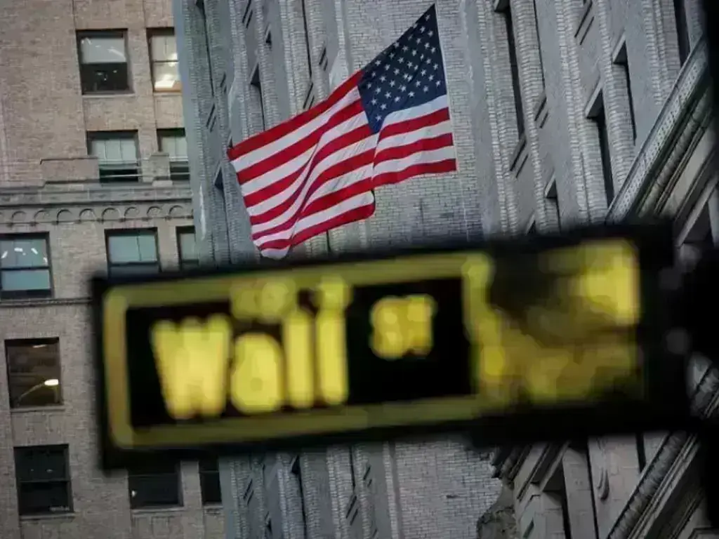 Νέο τεχνολογικό sell off στη Wall Street λόγω OpenAI και Apple