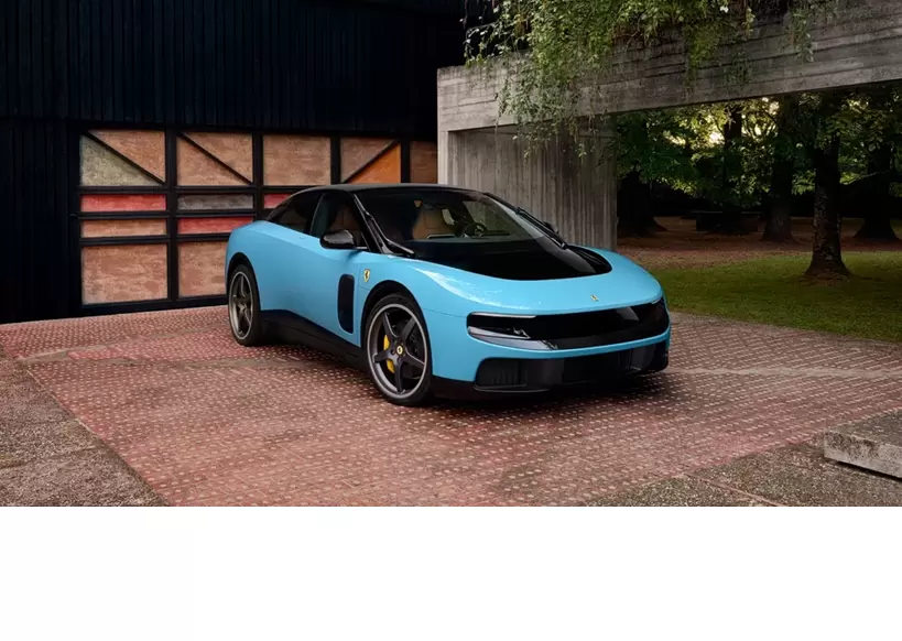 Ferrari: Παρουσίασε το ηλεκτροκίνητο πενταθέσιο Luce
