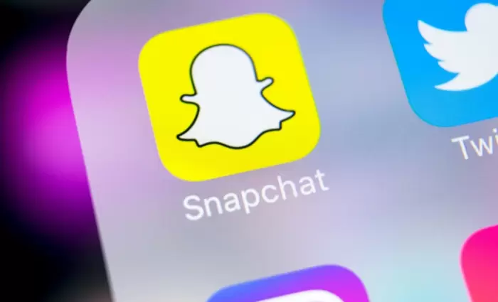 Στο στόχαστρο της Κομισιόν Snapchat, Pornhub και άλλες πλατφόρμες – Στο επίκεντρο η έκθεση ανηλίκων