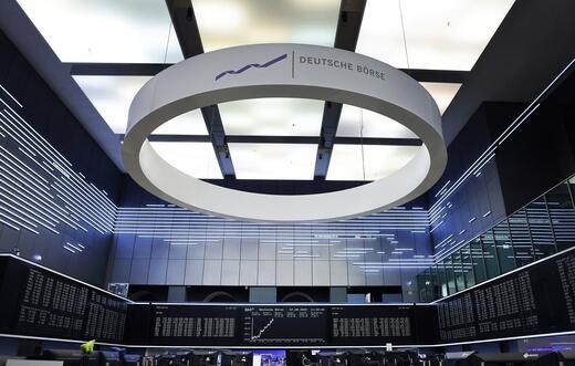 Στάση αναμονής στις ευρωαγορές με επίκεντρο τα εταιρικά αποτελέσματα και τις εμπορικές ανησυχίες