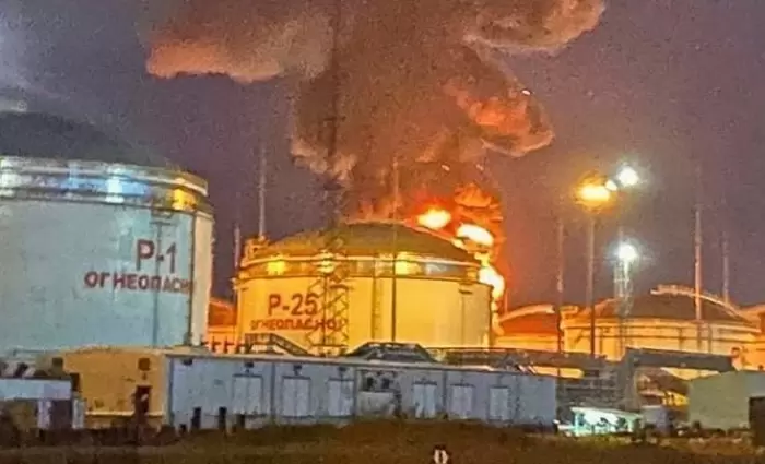 Η Ουκρανία ανακοίνωσε πως έπληξε το διυλιστήριο πετρελαίου στη νότια Ρωσία