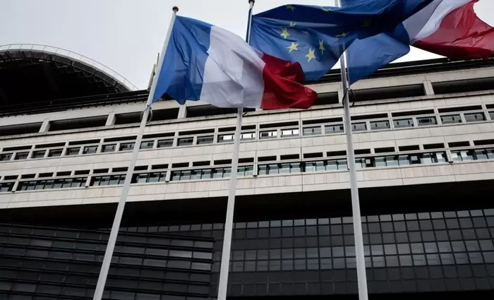 Γαλλία: Η αύξηση του δημόσιου χρέους απειλεί την πιστοληπτική ικανότητα της χώρας