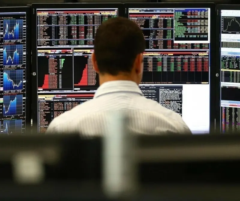 Πτώση στις ευρωαγορές με βαρίδι HSBC και πληθωρισμό – Η Wall Street ανεβαίνει με την AI, η Ευρώπη μένει πίσω